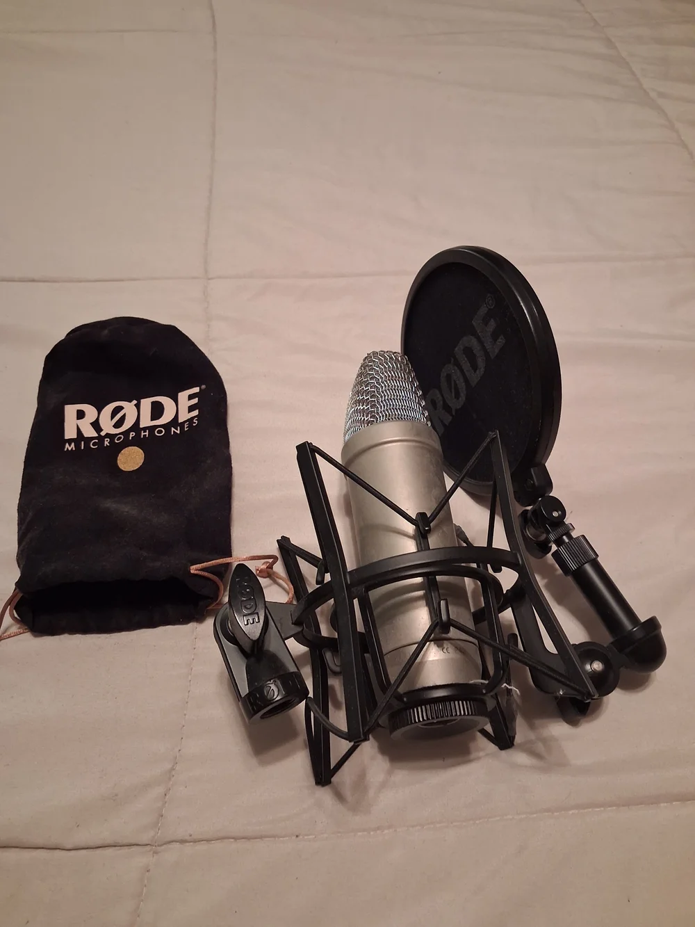Rode NT1-A Condencer Microphone With Shockmount And Pop Filter